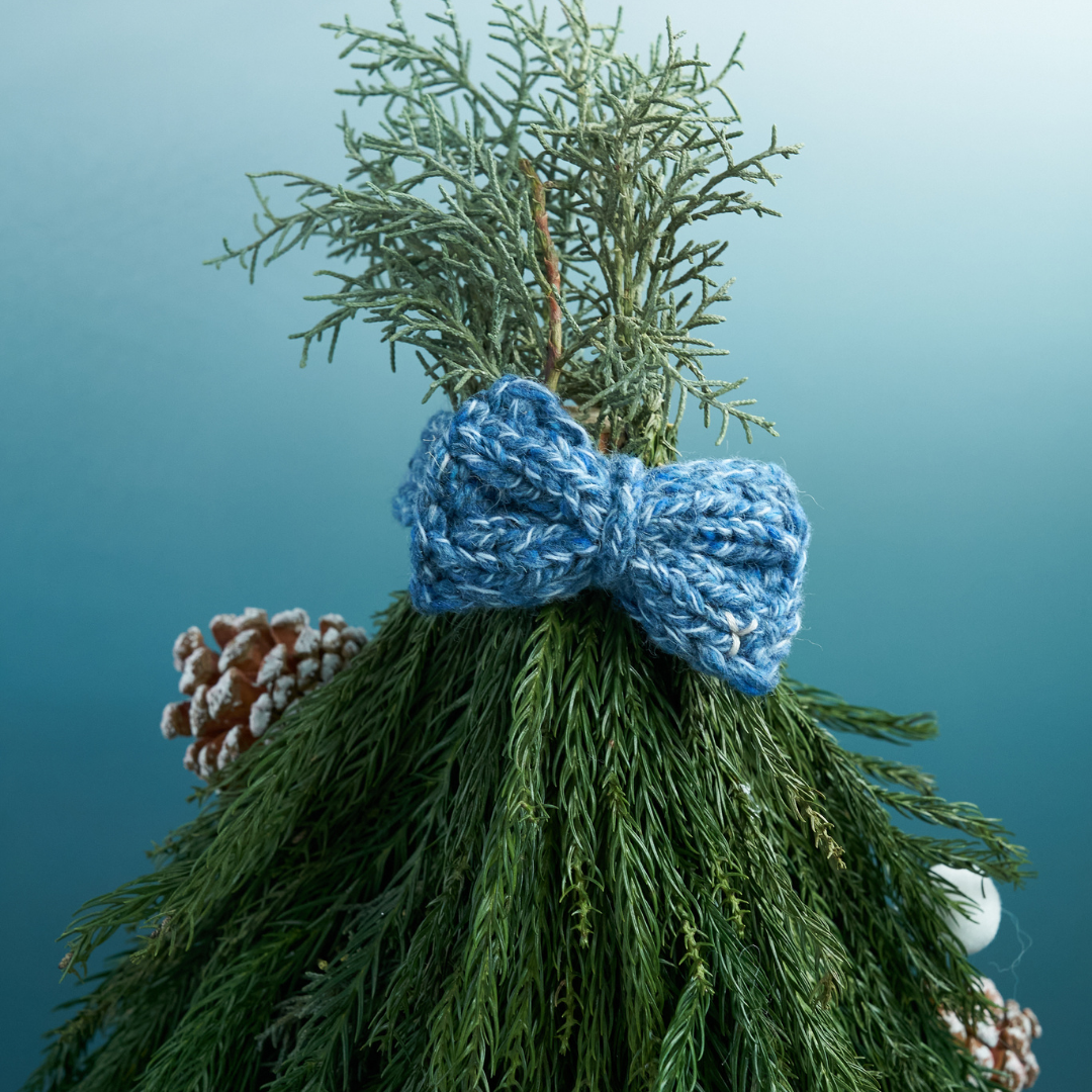 Hand-KnittedBowTie-Christmas.png